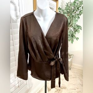 Worthington Brown wrap Long Sleeve Blouse w/ subtle peplum Size M